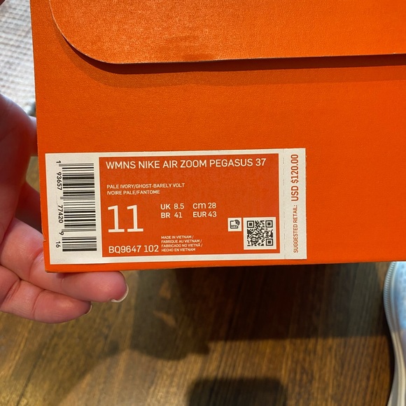 Nike Air Zoom Pegasus 37 - Picture 3 of 13